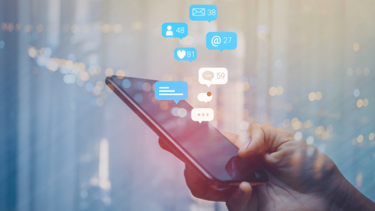 Come promuovere online la tua attività come social media manager